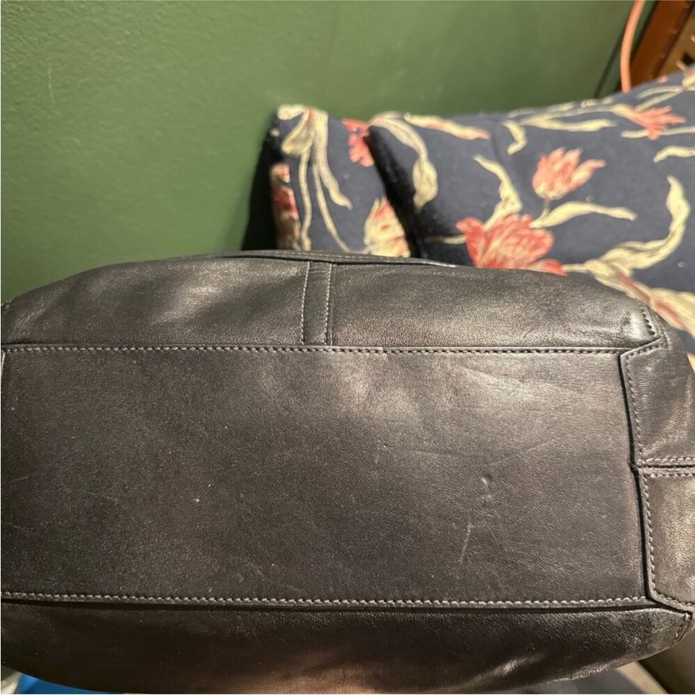 Coach Bleecker Legacy Stripe
F14383 black leather vintage tote w/double handles. - Picture 4 of 16